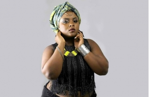 Dety Darba  : être femme au foyer et artiste professionnelle n’est pas moindre, mais il faut savoir faire la part des choses